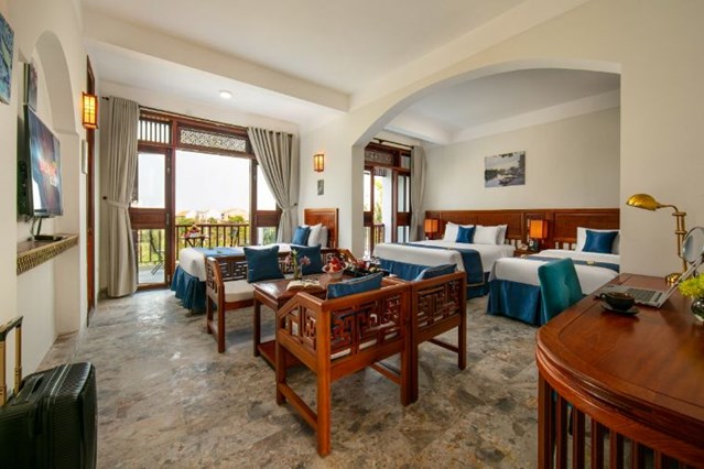 Phòng Deluxe Triple with Balcony